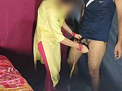 ב-HD, בחורה הודית ביישנית מקבלת שפיכה וזיון קשה מהשכן, עם אודיו בהינדי