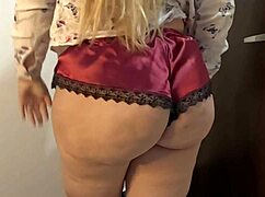 Milf Kolombia BBW Soraya Tanggalkan Pantat Besar Dan Pepek Juicy Untuk Kamera. Tunggang Dalam Adegan Buatan Sendiri