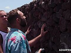 Sarışın hatun grup üçlüde oral alıp göt sikiliyor