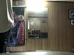 Creampie Accidentale Scivola nella Milf Rossa Durante il Gioco Selvaggio con Giocattoli