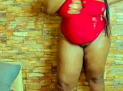 Sundaydogood614 Shows Off Shaved Pussy in Homemade Lesbian Update 869.