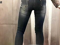 Zoufalá nehoda s močí v mých džínách a růžových vysokých podpatcích, ups!