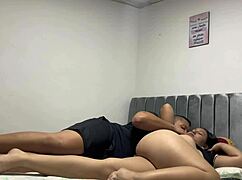 Bratowa wraca gorąca z imprezy i budzi do ruchania! 😈