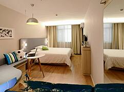 Belle Claire Gets Every Hole Fucked by Four Studs in Gangbang