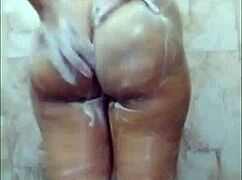 Hindi sex story bathroom me ungli se chudai