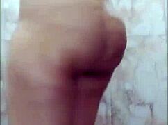 Hindi sex story bathroom me ungli se chudai