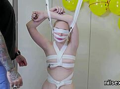 вау эта чокнутая милашка попала в психушку на жесткий анал!