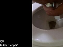 prosí, aby jej vypičali bussy tvrdý s hračkami