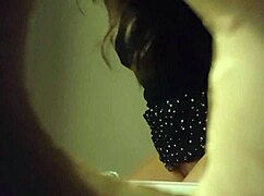 Kamera Tersembunyi Tangkap Babe Seksi Pakai Celana Dalam Putih Pipis Lewat Lubang Dinding Toilet