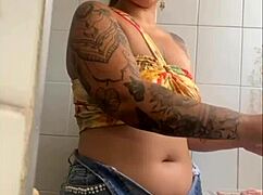 Aku live buka zip tunjuk betul-betul nak bagi