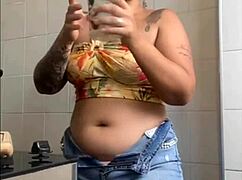 eu estou na live abrindo o zíper pra mostrar o quanto eu tô querendo dar