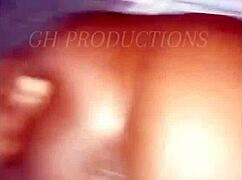 Puta de gueto estira coño y culo lamida doblada follada duro corrida en culazo