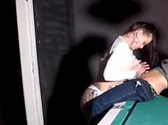 Dă în ea pe masa de biliard cu puțul mare plin de poftă