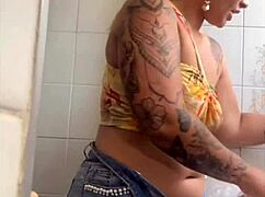 Aku live buka zip tunjuk betul-betul nak bagi