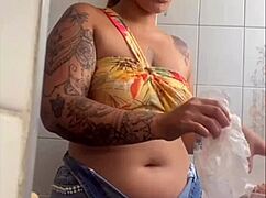 eu estou na live abrindo o zíper pra mostrar o quanto eu tô querendo dar