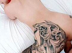 Bunny slet Taylor Nicole pakt grote pik in homemade, volle rooie buigt graag voorover!