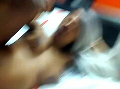 Fodendo com forca a puta que estava com plug no cuzinho