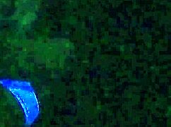 Jeg intervjuer den sexy dryppende våte modellen backstage på sofa for oral sæd i bakrommet