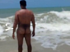 esposa graba macho alfa montándola y corriéndose en playa exterior