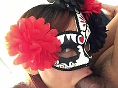 Λατρεύω να νιώθω την καυλιάρα πούτσα να πάλλεται πριν χύσει στο στόμα μου