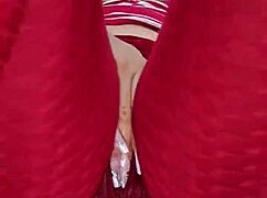 frotando mi co�o a traves de leggins hasta mojarlos delicioso - se moja y habla tan sucio que te hace excitar demasido