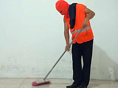 Otroligt! Den här heta latina sjuksköterskan förför och suger personalens kukar på sjukhuset!