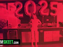 새해 첫날 보지에 괴물 자지 박기