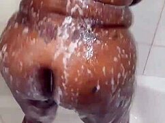 juiceey montana shows off her big ass and tits on webcam