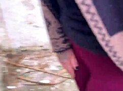 पेट्रिसिन्हा हिल पर चढ़ती है, पसी के लिए क्रेजी हॉर्नी