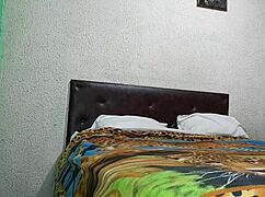 Madrastra estaba ordenando mi cuarto en ropa sexy solo queria provocare