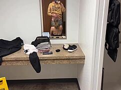 javno tuš sesanje in ujeta drkanja z monstrom kuro