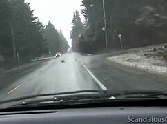 قحبة 18+ نحيفة تستمني في العربية