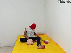 Моя лучшая подруга принесла торсо, чтобы дрочить мой вялый член, она шлюха, которая хочет меня ежедневно?