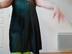 esclave f does a teasing striptease on st patrick's day! 😈