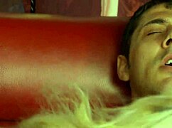 Plavuša MILF s velikim sisama Katie Kaliana dobija jebanje