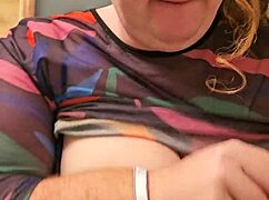 Hey, geile BBW Sekretärin, warum zeigst du diese großen Titten?