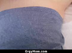 Стъпсънът не устоява на лошата мащеха и влиза в луда милф оргия с голям хуй