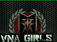 Blondynka Natalia Starr jeździ na Ryan McLane mocno, robiąc jej mokrą cipkę podskakującą w dzikim stylu kowbojki