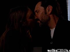 Storbröstad MILF längtar efter stor kuk, suger som en stjärna - Penelope Kay