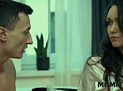 딸 남친 데려오니 엄마 보지 흥건 젖어서 꼴리네