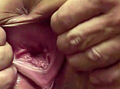 이 스타킹 입은 MILF 더블 페네트레이션 갈구해?