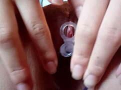 بفتح كسي الضيق الآسيوي الشاب 18+ بديلدو للمتعة