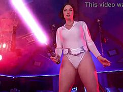 Zvezdne kurbe dobijo ogromne kurce v intenzivnem skupinskem jebanju