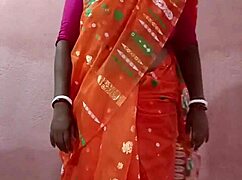 Indiană brunetă curvy în saree își arată frumusețea chubby uluitoare