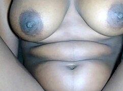 Δες την αφρικανική πούτσα της να γαμάται μέχρι να τελειώσει σε αυτή την έντονη σκηνή.