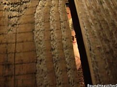 Bujna lezbijska sužnja se prstkuje do orgazma ob misli na gospodarico v BDSM kazni