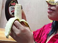 Neighbor Looks For Salt, Gets European Blowjob