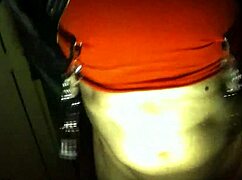 이 BDSM 세션에서 미스트리스 섬기는 헌신적인 항문 오줌 슬럿이야