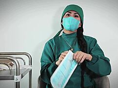 Nurse uses latex gloves in hospital 😍