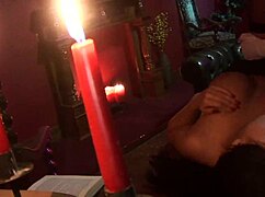 Brunetka milf kurva se nechá jebat gurum v punčochách